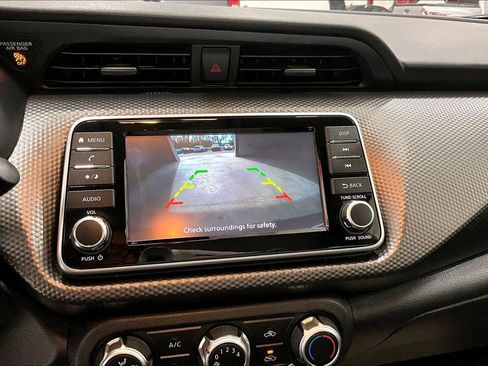 Used 2020 Nissan Kicks S image 19