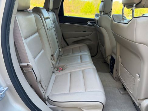 Used 2014 Jeep Grand Cherokee Overland AWD/4WD image 35