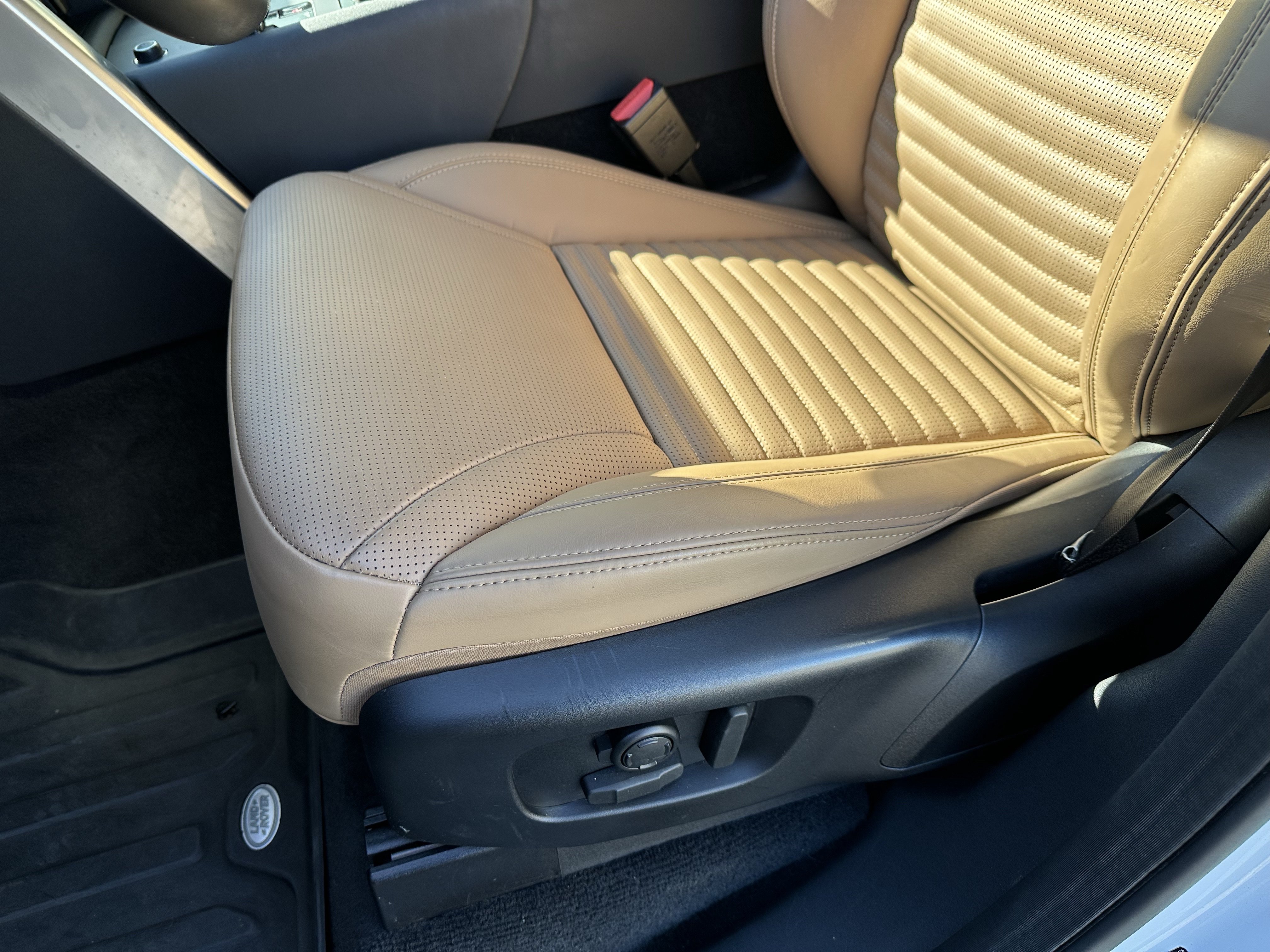 Certified 2023 Land Rover Discovery S R-Dynamic AWD/4WD image 17
