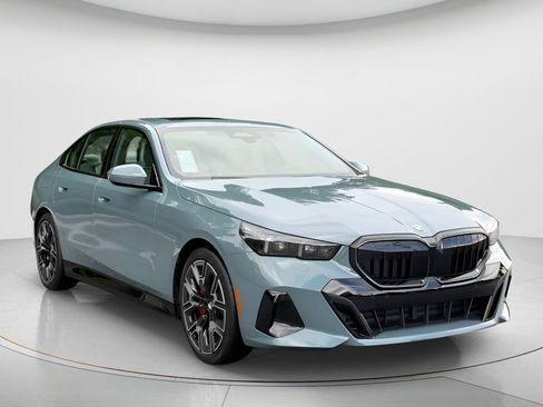 New 2027 BMW 530i xDrive w/ M Sport Package AWD/4WD image 3