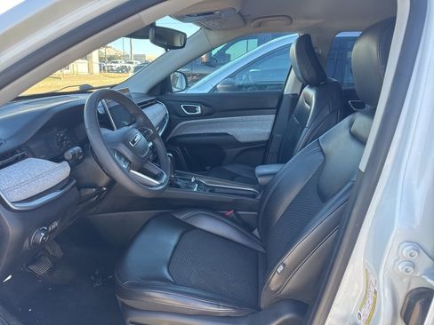 Used 2022 Jeep Compass Latitude image 7