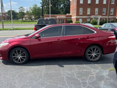 Used 2017 Toyota Camry XSE FWD image 4