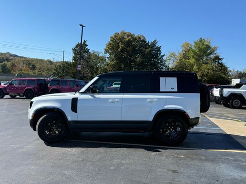 Used 2024 Land Rover Defender 110 S image 6