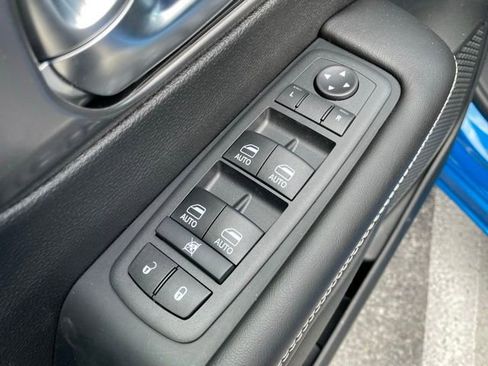 New 2026 Chrysler Pacifica Select FWD image 13