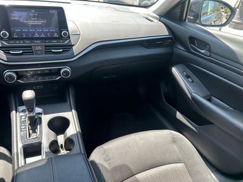 Used 2025 Nissan Altima 2.5 S FWD image 13