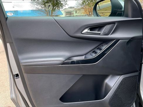 Used 2025 Chevrolet Equinox LT image 18