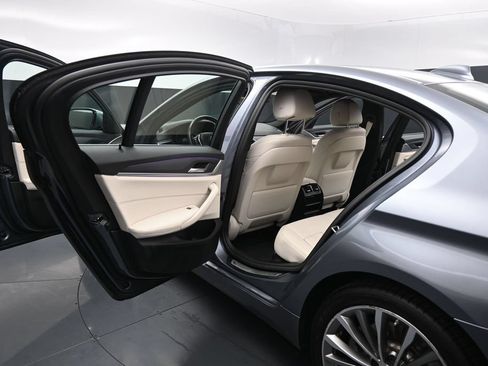 Used 2022 BMW 530e w/ Convenience Package RWD image 15