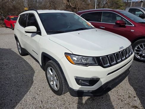 Used 2018 Jeep Compass Latitude image 3