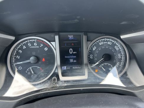 Used 2023 Toyota Tacoma SR5 AWD/4WD image 21