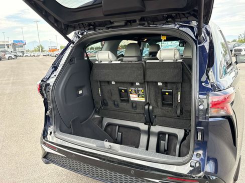 Used 2024 Toyota Sienna XSE FWD image 15