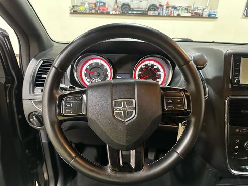 Used 2017 Dodge Grand Caravan SE image 35