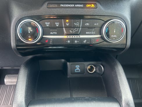 Used 2022 Ford Escape SE w/ SE Sport Appearance Package AWD/4WD image 22