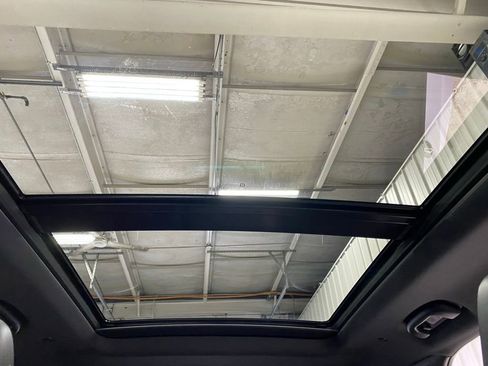 Used 2023 Chevrolet Equinox RS image 3