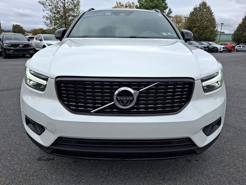 Used 2022 Volvo XC40 T5 R-Design w/ Advanced Package image 2