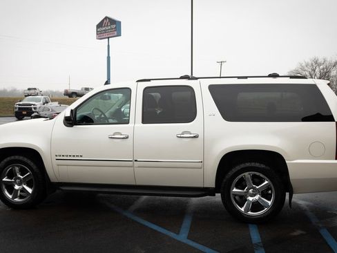Used 2014 Chevrolet Suburban LTZ image 30