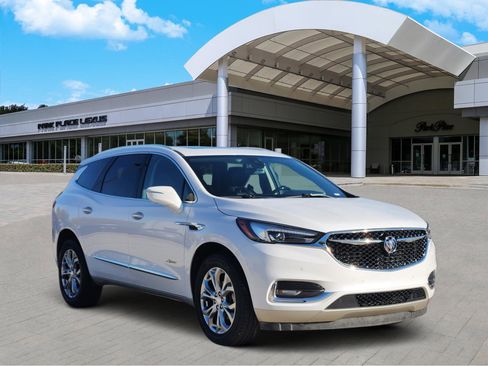 Used 2019 Buick Enclave Avenir w/ Avenir Technology Package image 2