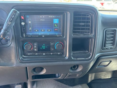 Used 2004 Chevrolet Silverado 2500 LS w/ Skid Plate Package AWD/4WD image 8
