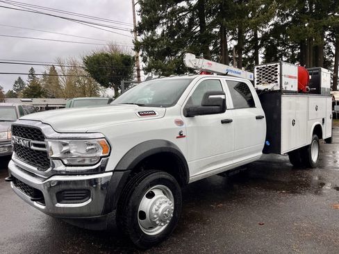 Used 2024 RAM 5500 Tradesman w/ Chrome Appearance Group image 4
