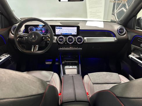 Used 2024 Mercedes-Benz GLB 250 4MATIC image 9