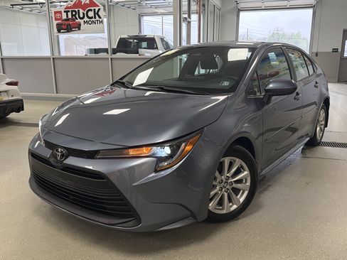Used 2025 Toyota Corolla LE w/ LE Premium Package FWD image 1