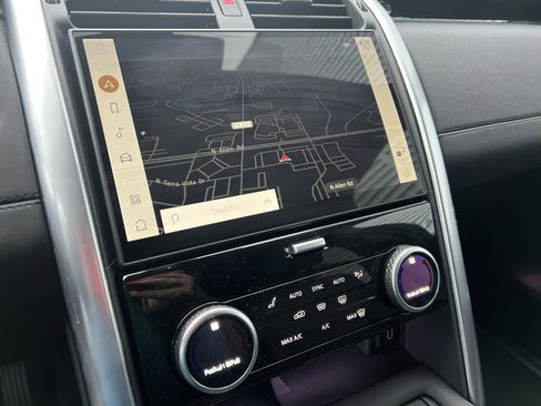 New 2026 Land Rover Discovery S image 10