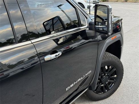 Used 2023 GMC Sierra 2500 Denali w/ Denali Black Diamond Edition image 10