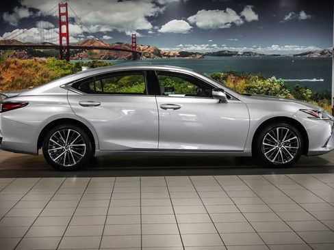 Used 2025 Lexus ES 300h w/ Premium Package FWD image 5