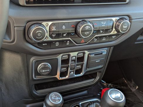 Used 2024 Jeep Wrangler Sahara w/ Technology Group image 21