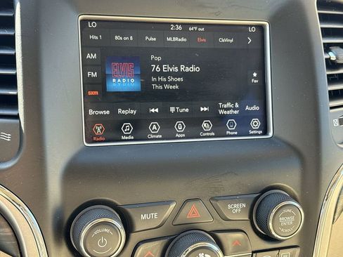 Used 2021 Jeep Grand Cherokee Laredo image 16