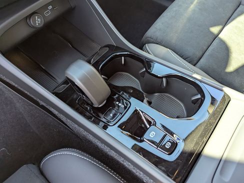 New 2026 Volvo XC40 B5 Ultra w/ Protection Package Premier image 16