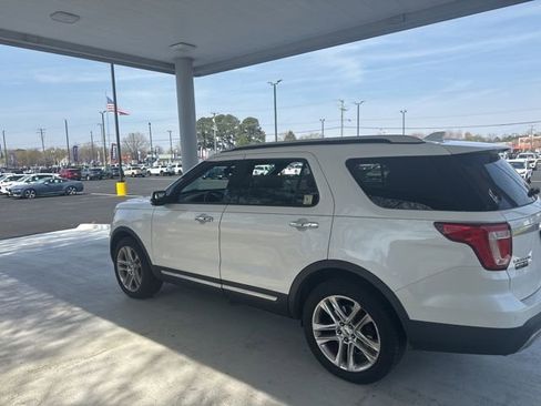Certified 2017 Ford Explorer Limited image 4