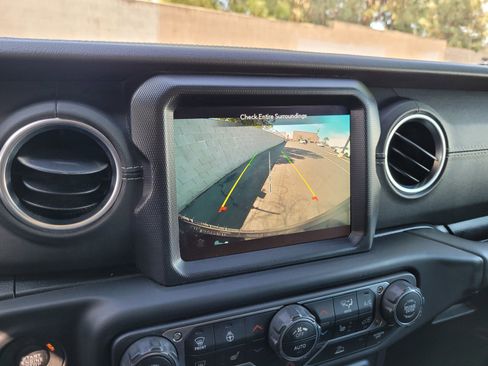 Used 2021 Jeep Wrangler Unlimited Sahara w/ Cold Weather Group image 17