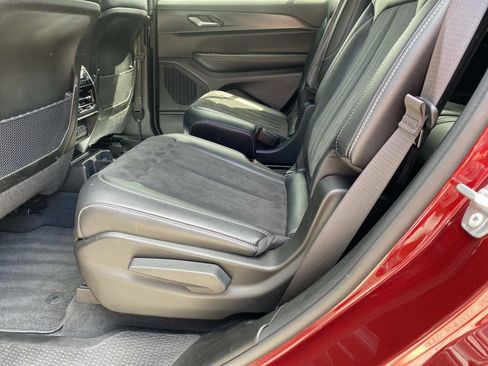Used 2025 Jeep Grand Cherokee L Altitude RWD image 18