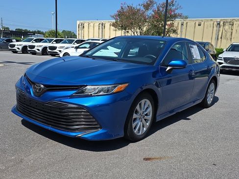 Used 2019 Toyota Camry LE FWD image 4