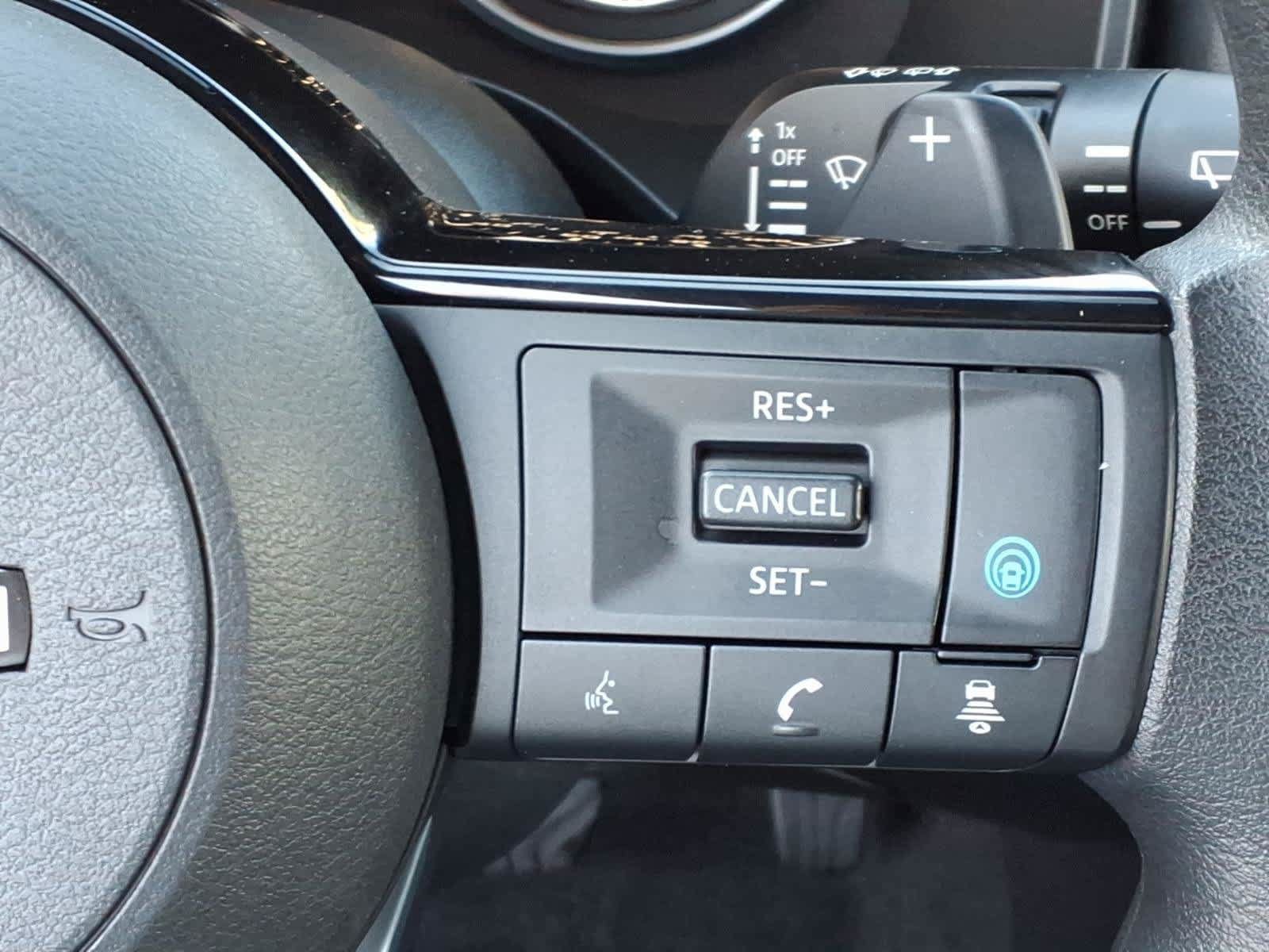 Used 2023 Nissan Rogue SV FWD image 18