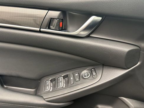 Used 2018 Honda Accord Sport image 22