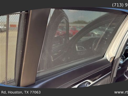 Used 2020 BMW 750i xDrive w/ Executive Package image 23