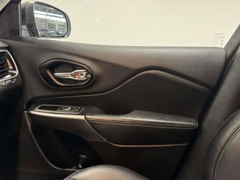 Used 2022 Jeep Cherokee Limited image 28