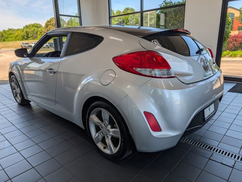 Used 2012 Hyundai Veloster FWD image 4
