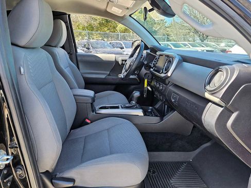 Used 2022 Toyota Tacoma SR5 w/ SR5 Appearance Package (SM) image 18