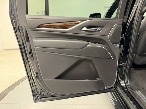 Used 2023 Cadillac Escalade ESV Luxury image 28