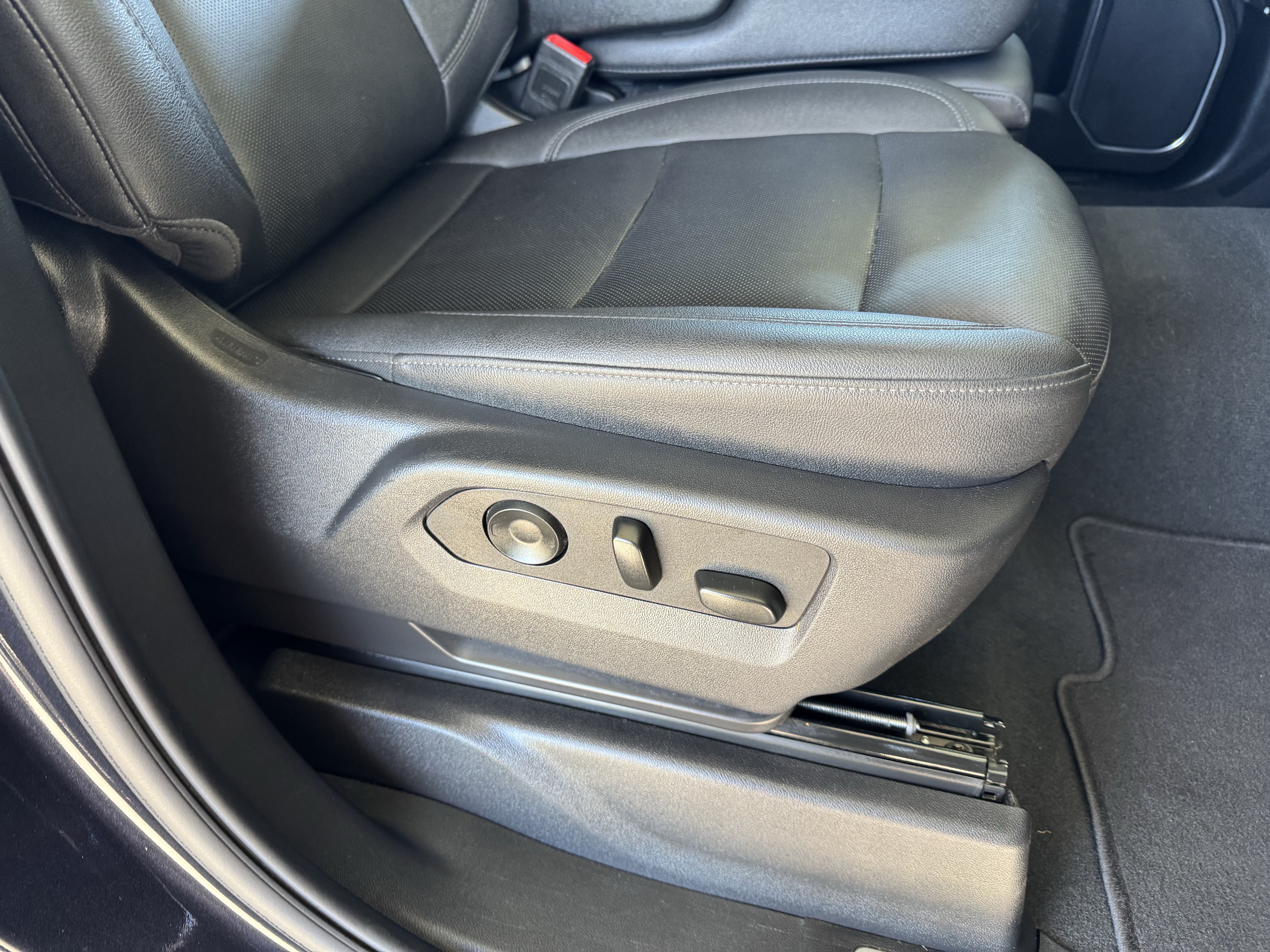 Certified 2025 GMC Sierra 1500 SLT AWD/4WD image 24
