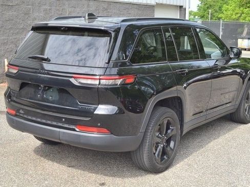 Used 2023 Jeep Grand Cherokee Limited w/ Luxury Tech Group II AWD/4WD image 8
