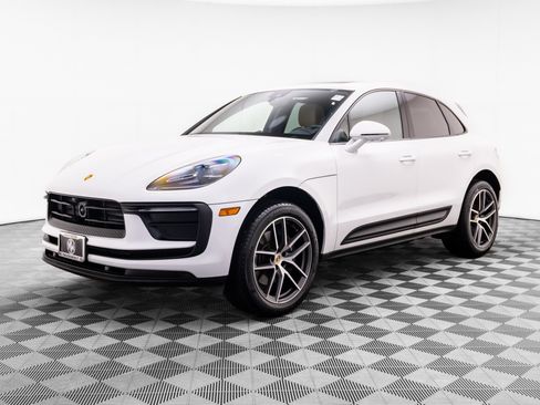 Certified 2026 Porsche Macan AWD/4WD image 1