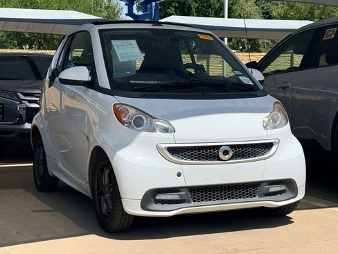 Used 2015 smart fortwo passion RWD image 3