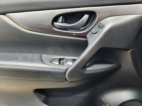Used 2019 Nissan Rogue Sport S w/ Appearance Package FWD image 24