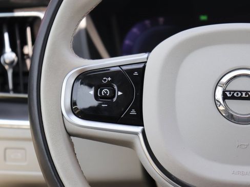 Used 2024 Volvo XC60 B5 Core image 22