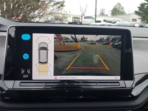 Certified 2025 Volkswagen Atlas Cross Sport SE w/ Panoramic Sunroof Package image 23