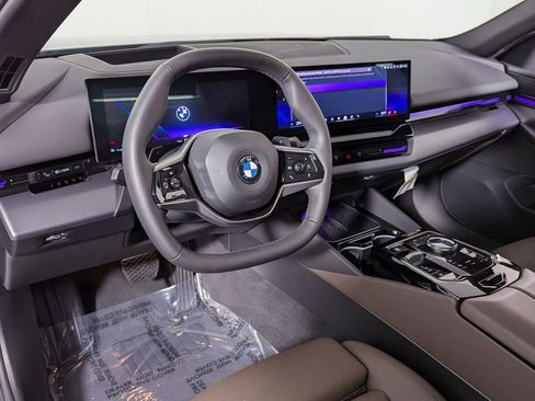 Used 2025 BMW 530i xDrive w/ Premium Package image 15