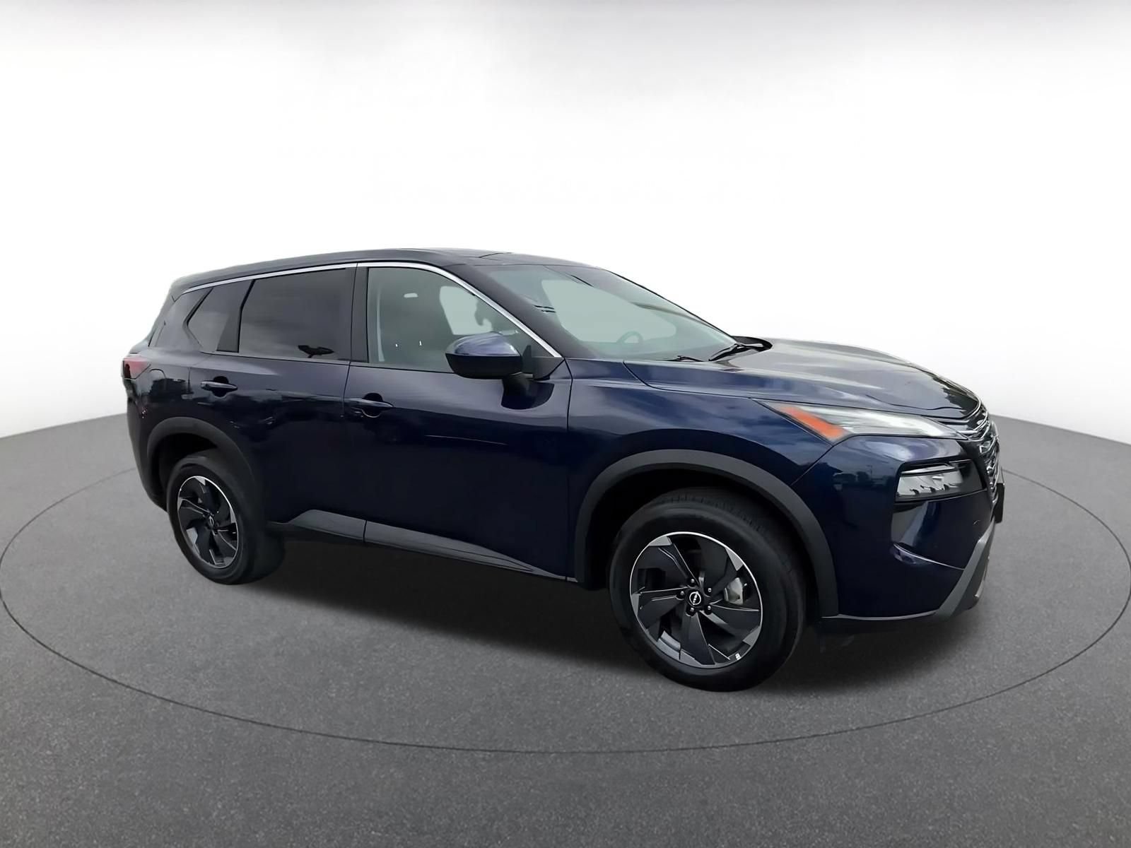 Used 2025 Nissan Rogue SV FWD image 2